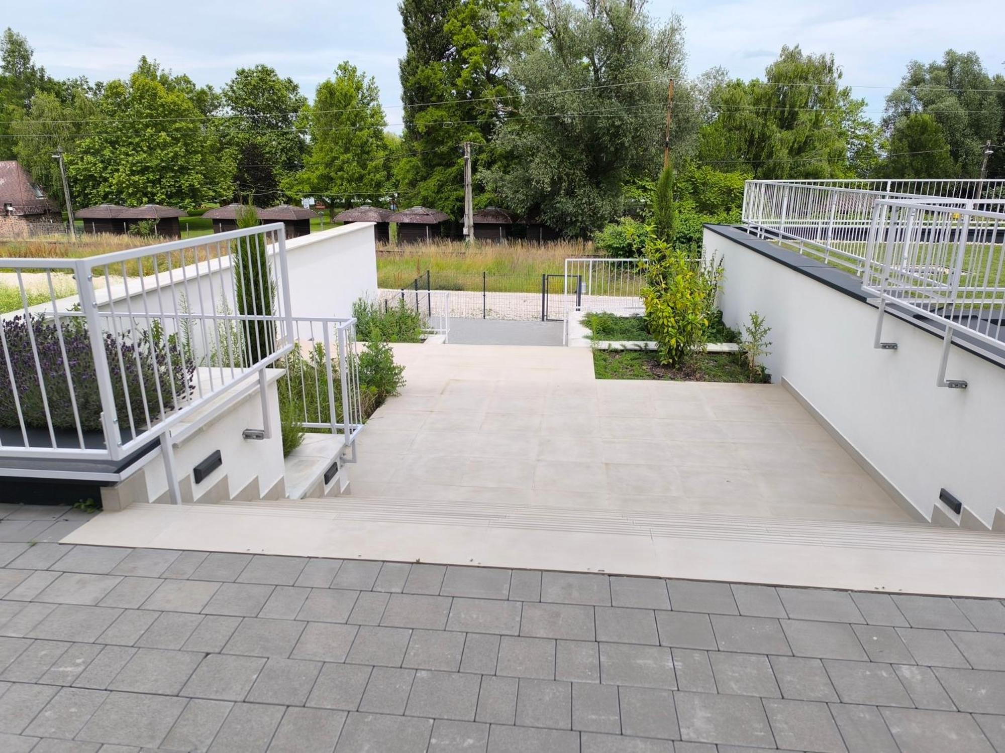 Helikon Terrace Susanne Apartment 케츨리 외부 사진